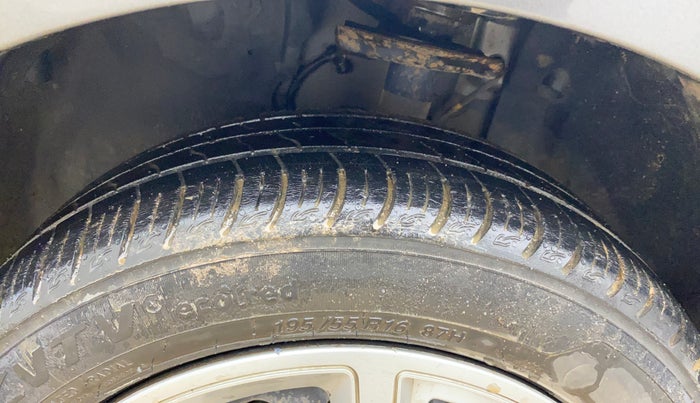 2022 Tata ALTROZ XM PLUS PETROL, Petrol, Manual, 39,977 km, Left Front Tyre Tread