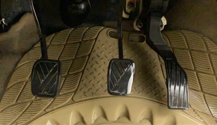 2014 Maruti Ertiga VXI, Petrol, Manual, 1,22,054 km, Pedals