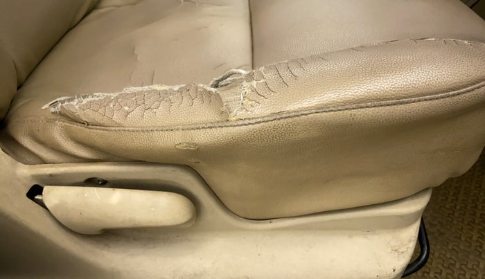 2014 Maruti Ertiga VXI, Petrol, Manual, 1,22,054 km, Driver Side Adjustment Panel