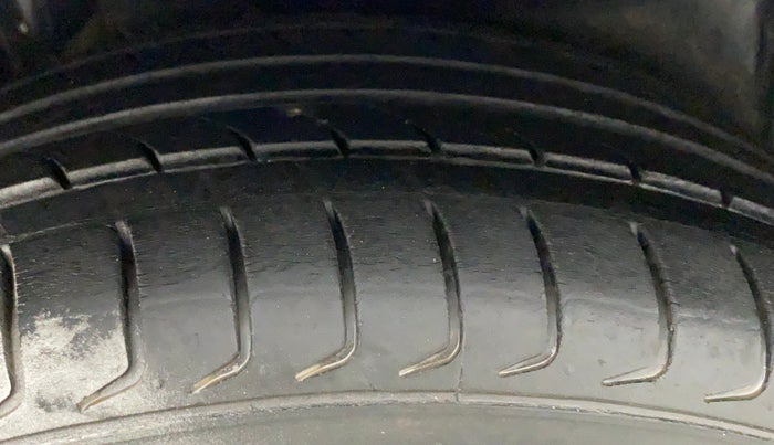 2014 Maruti Ertiga VXI, Petrol, Manual, 1,22,054 km, Right Rear Tyre Tread