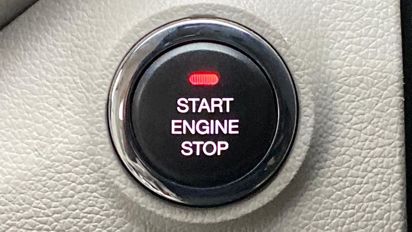 2020 Mahindra XUV300 W8 (O) DIESEL  AT, Diesel, Automatic, 15,573 km, Keyless Start/ Stop Button