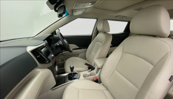 2020 Mahindra XUV300 W8 (O) DIESEL  AT, Diesel, Automatic, 15,573 km, Right Side Front Door Cabin