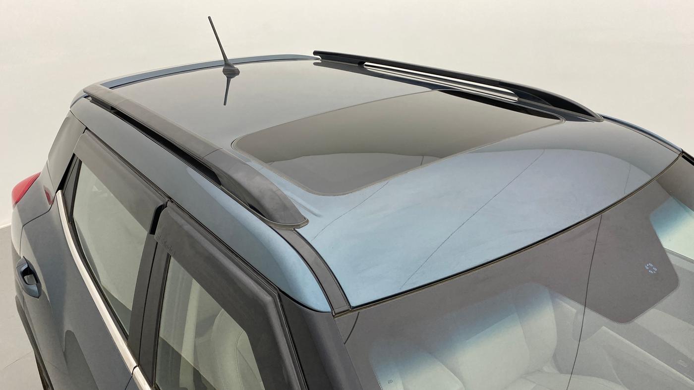 2020 Mahindra XUV300 W8 (O) DIESEL  AT, Diesel, Automatic, 15,573 km, Roof