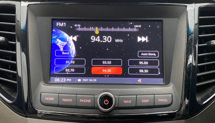 2020 Mahindra XUV300 W8 (O) DIESEL  AT, Diesel, Automatic, 15,573 km, Infotainment System