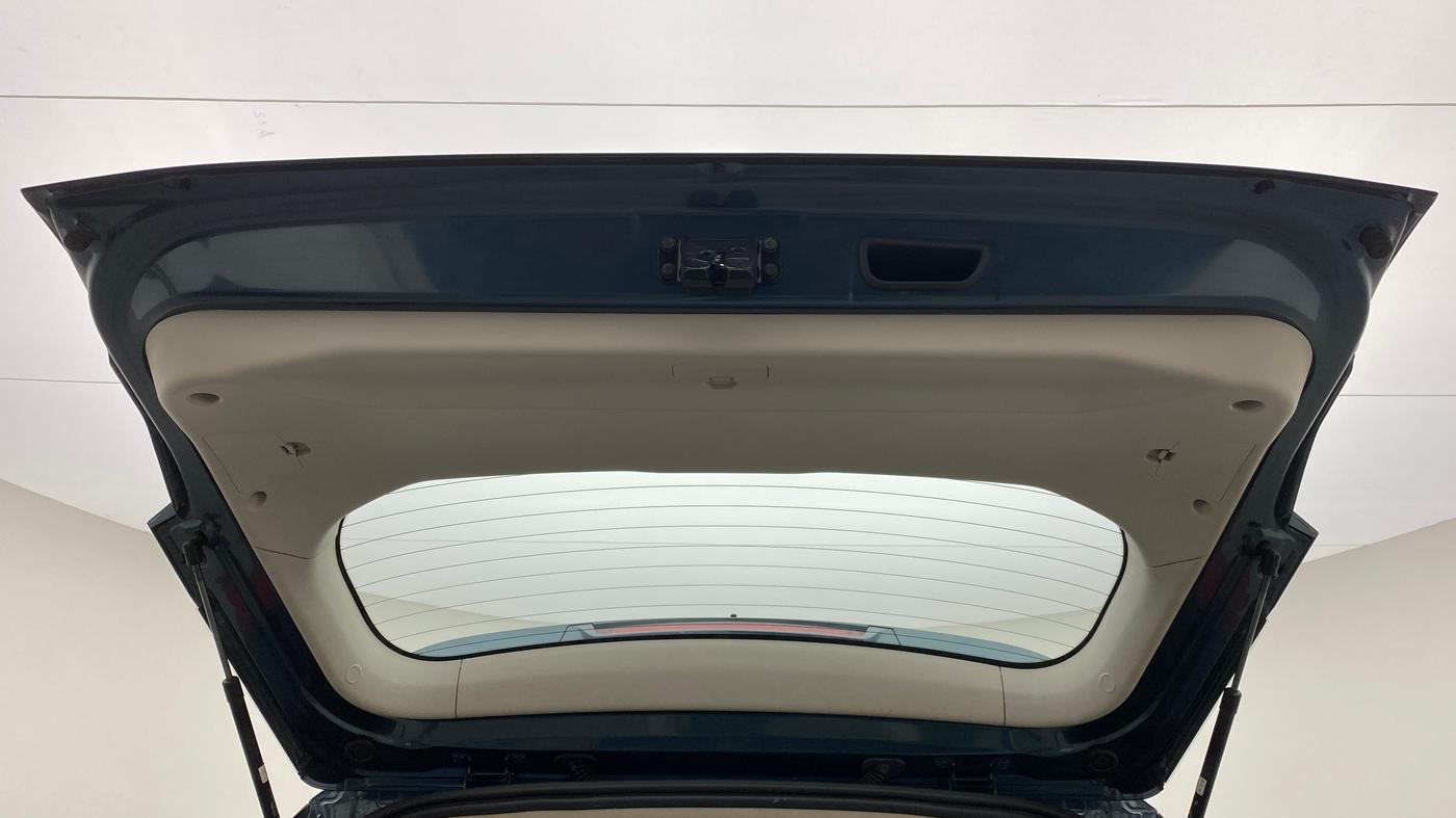 2020 Mahindra XUV300 W8 (O) DIESEL  AT, Diesel, Automatic, 15,573 km, Boot Door Open