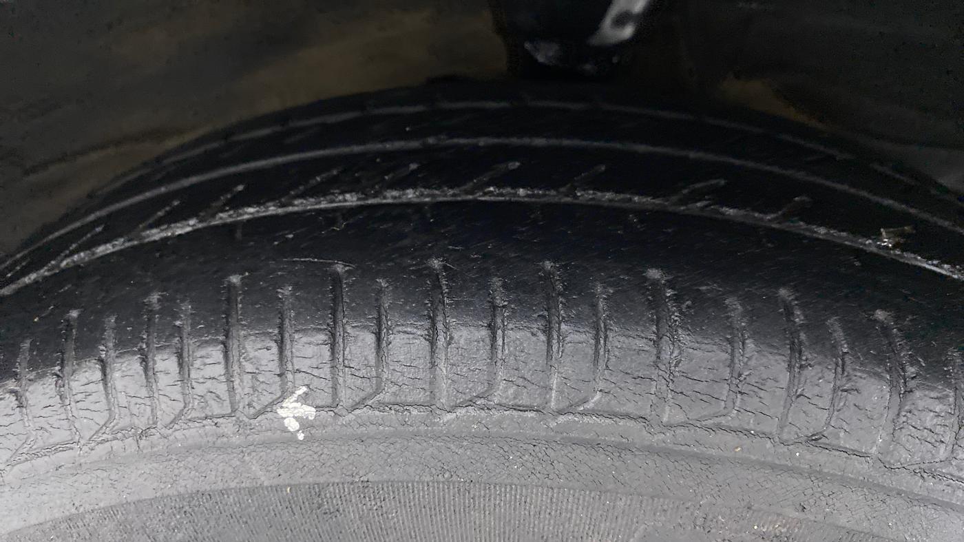 2011 Hyundai i10 ERA 1.1 IRDE, CNG, Manual, 78,038 km, Right Front Tyre Tread