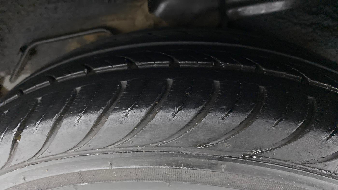 2011 Hyundai i10 ERA 1.1 IRDE, CNG, Manual, 78,038 km, Left Rear Tyre Tread
