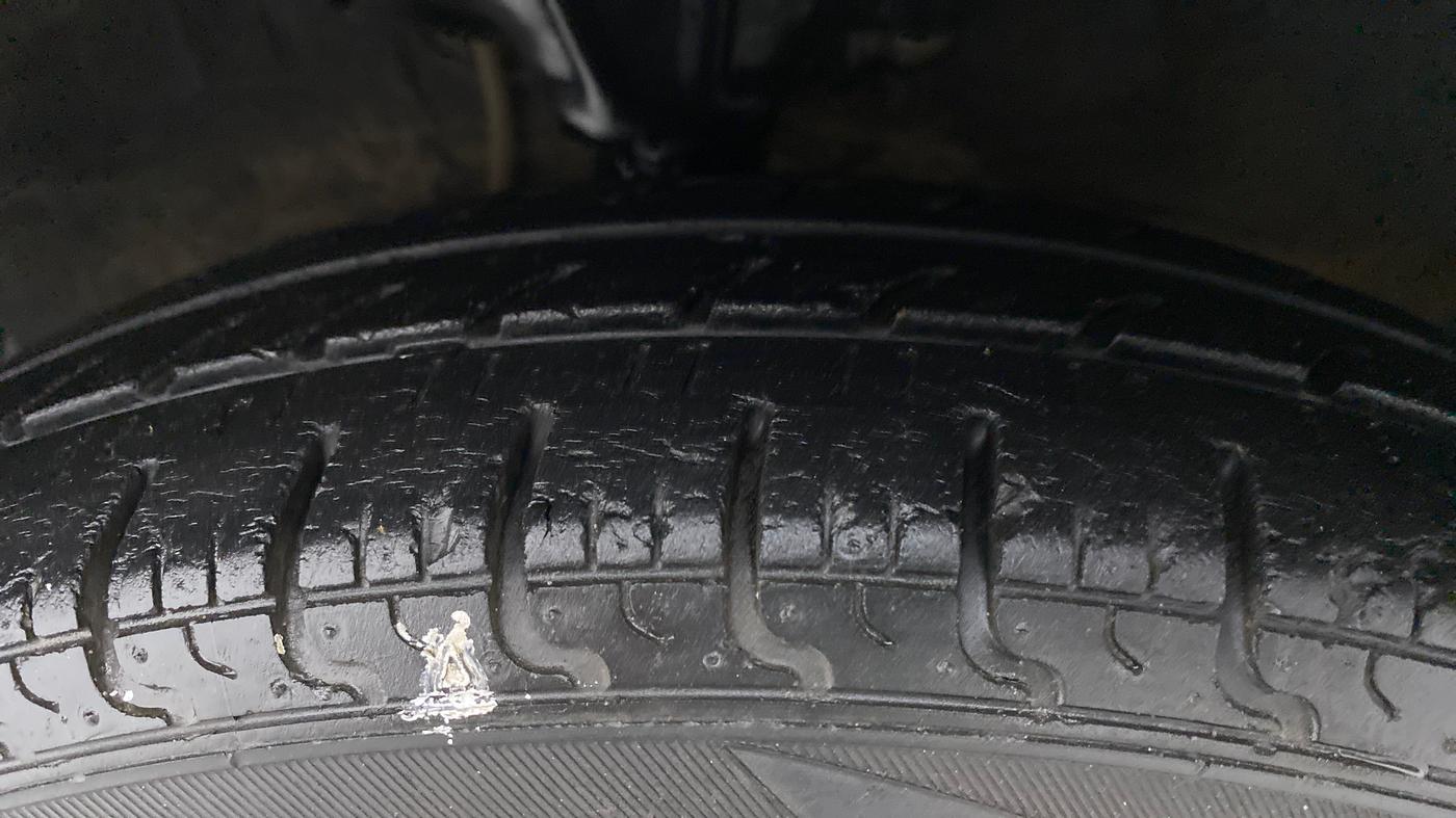 2011 Hyundai i10 ERA 1.1 IRDE, CNG, Manual, 78,038 km, Left Front Tyre Tread