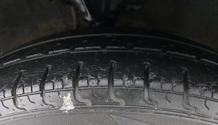 2011 Hyundai i10 ERA 1.1 IRDE, CNG, Manual, 78,038 km, Left Front Tyre Tread
