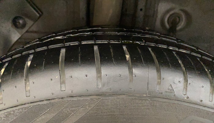 2016 Hyundai Elite i20 ASTA 1.4 CRDI (O), Diesel, Manual, 1,11,907 km, Right Rear Tyre Tread