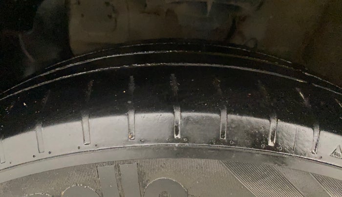 2016 Hyundai Elite i20 ASTA 1.4 CRDI (O), Diesel, Manual, 1,11,907 km, Left Front Tyre Tread