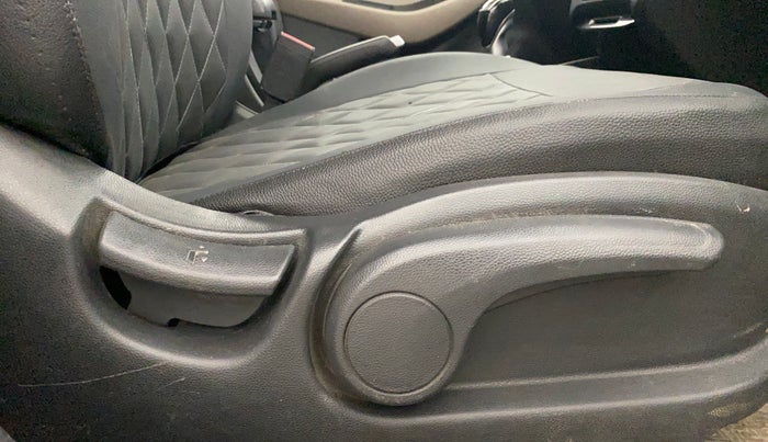 2016 Hyundai Elite i20 ASTA 1.4 CRDI (O), Diesel, Manual, 1,11,907 km, Driver Side Adjustment Panel