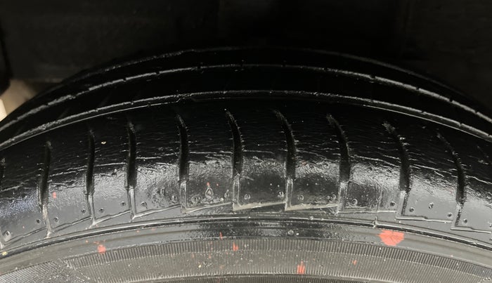 2021 Hyundai GRAND I10 NIOS SPORTZ 1.2 KAPPA VTVT CNG, CNG, Manual, 38,277 km, Right Rear Tyre Tread