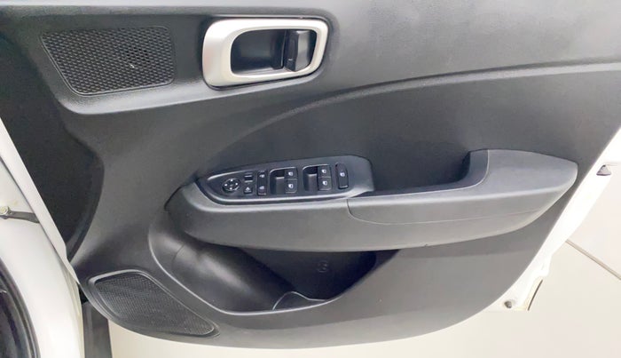 2022 Hyundai VENUE SX 1.0 TURBO IMT, Petrol, Manual, 33,133 km, Driver Side Door Panels Control