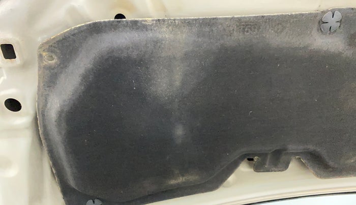 2016 Honda Jazz 1.2L I-VTEC VX, CNG, Manual, 62,802 km, Bonnet (hood) - Insulation cover has minor damage