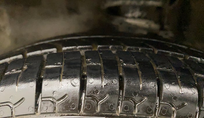 2014 Maruti Alto 800 VXI, Petrol, Manual, 67,348 km, Left Front Tyre Tread