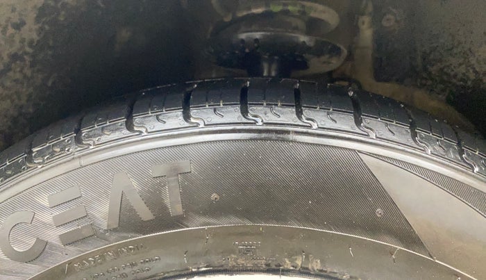 2016 Volkswagen Ameo HIGHLINE1.2L, Petrol, Manual, 96,313 km, Left Front Tyre Tread