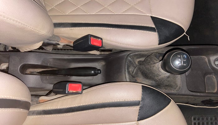 2016 Hyundai Eon ERA +, CNG, Manual, 71,700 km, Gear Lever