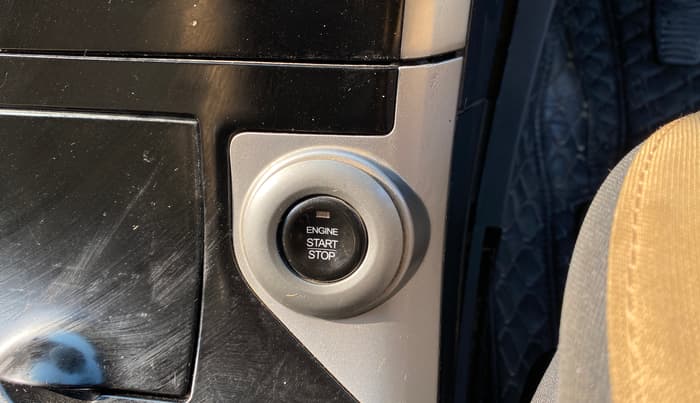 2018 Mahindra XUV500 W9, Diesel, Manual, 61,649 km, Keyless Start/ Stop Button