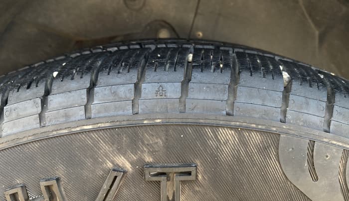 2018 Mahindra XUV500 W9, Diesel, Manual, 61,649 km, Right Rear Tyre Tread