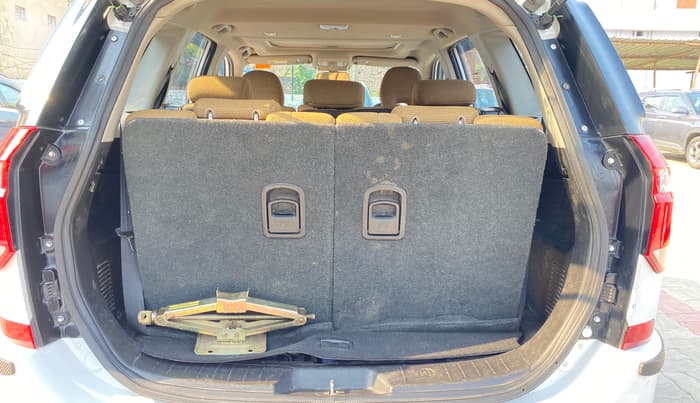 2018 Mahindra XUV500 W9, Diesel, Manual, 61,649 km, Boot Inside