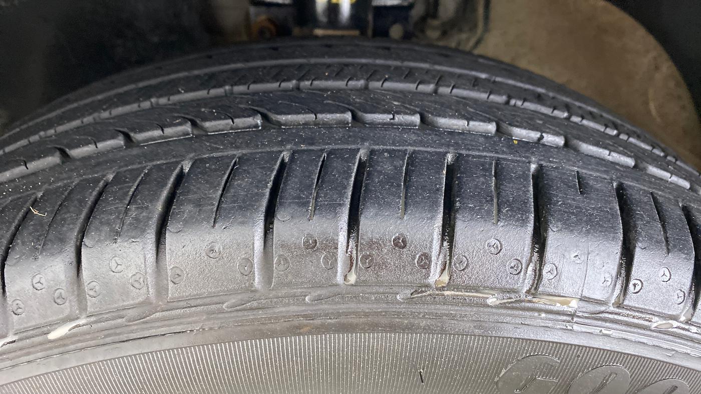 2018 Volkswagen Polo HIGHLINE PLUS 1.5L DIESEL, Diesel, Manual, 36,339 km, Left Front Tyre Tread
