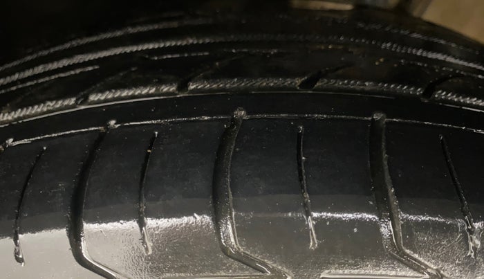 2015 Skoda Rapid 1.5 TDI CR ELEGANCE AT, Diesel, Automatic, 94,541 km, Left Front Tyre Tread