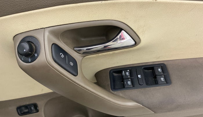 2015 Skoda Rapid 1.5 TDI CR ELEGANCE AT, Diesel, Automatic, 94,541 km, Driver Side Door Panels Control