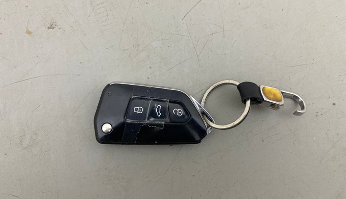 2015 Skoda Rapid 1.5 TDI CR ELEGANCE AT, Diesel, Automatic, 94,541 km, Key Close Up