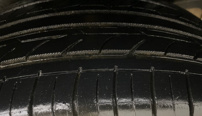 2015 Skoda Rapid 1.5 TDI CR ELEGANCE AT, Diesel, Automatic, 94,541 km, Left Rear Tyre Tread