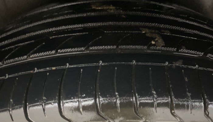 2015 Skoda Rapid 1.5 TDI CR ELEGANCE AT, Diesel, Automatic, 94,541 km, Right Rear Tyre Tread