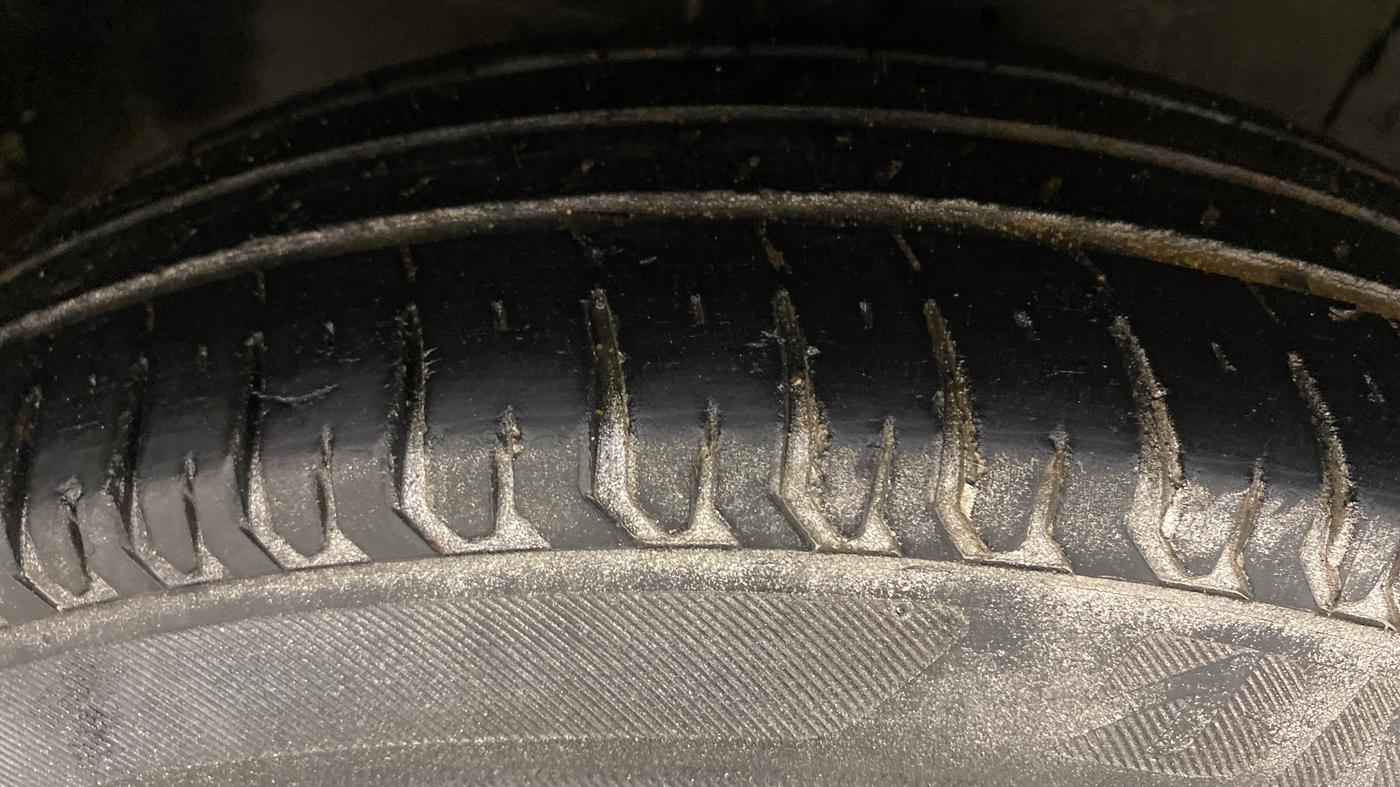 2013 Maruti Swift VDI, Diesel, Manual, 1,45,424 km, Right Front Tyre Tread