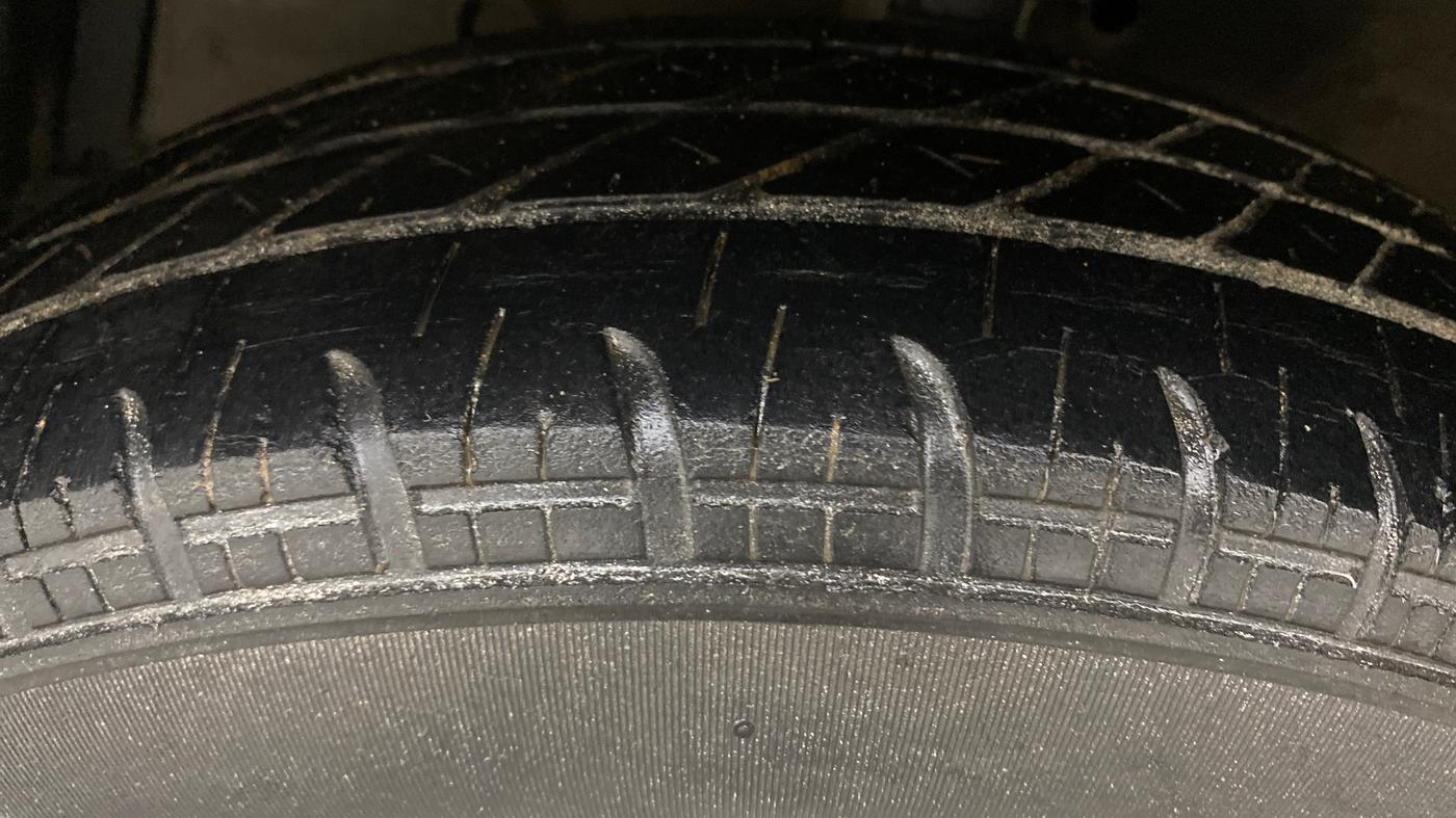 2013 Maruti Swift VDI, Diesel, Manual, 1,45,424 km, Left Front Tyre Tread