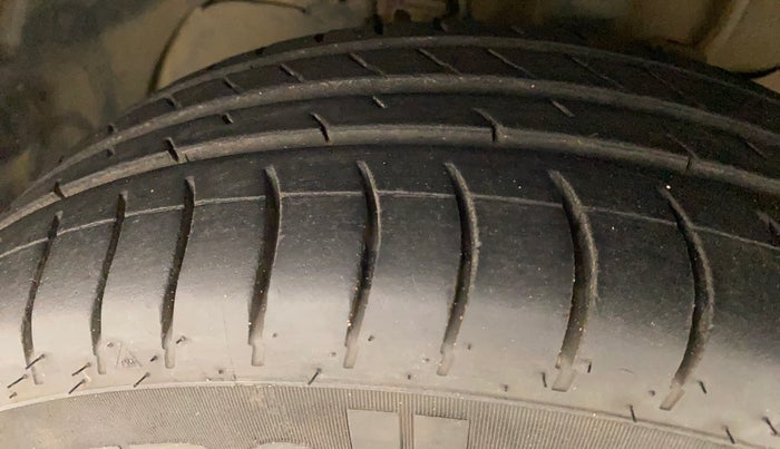 2016 Tata Tiago XZ PETROL, Petrol, Manual, 79,538 km, Left Front Tyre Tread