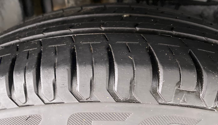 2017 Maruti Dzire VDI, Diesel, Manual, 49,088 km, Right Rear Tyre Tread