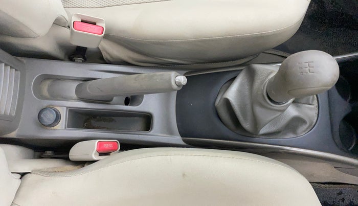 2013 Nissan Sunny XV PETROL, Petrol, Manual, 77,553 km, Gear Lever