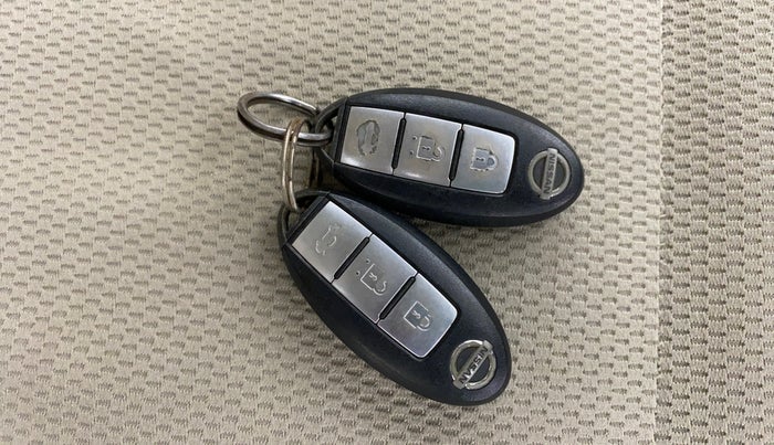 2013 Nissan Sunny XV PETROL, Petrol, Manual, 77,553 km, Key Close Up