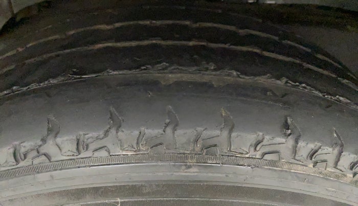 2017 Mahindra TUV300 T8, Diesel, Manual, 46,696 km, Right Front Tyre Tread