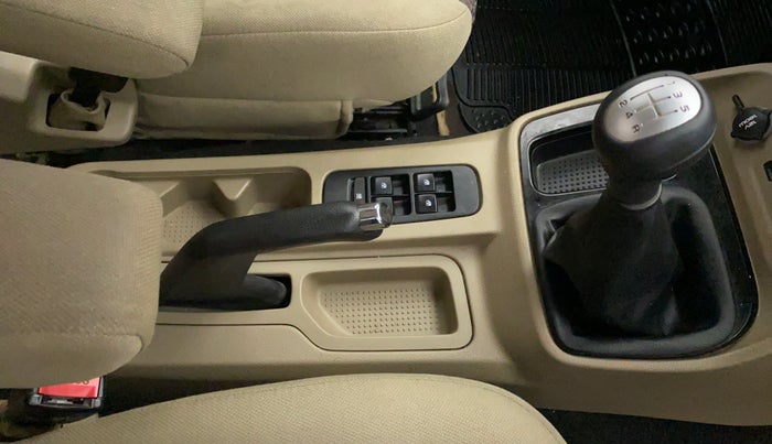 2017 Mahindra TUV300 T8, Diesel, Manual, 46,696 km, Gear Lever