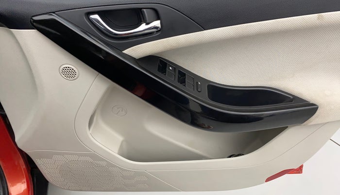 2021 Tata NEXON XZ PLUS SUNROOF PETROL DUAL TONE, CNG, Manual, 38,773 km, Driver Side Door Panels Control