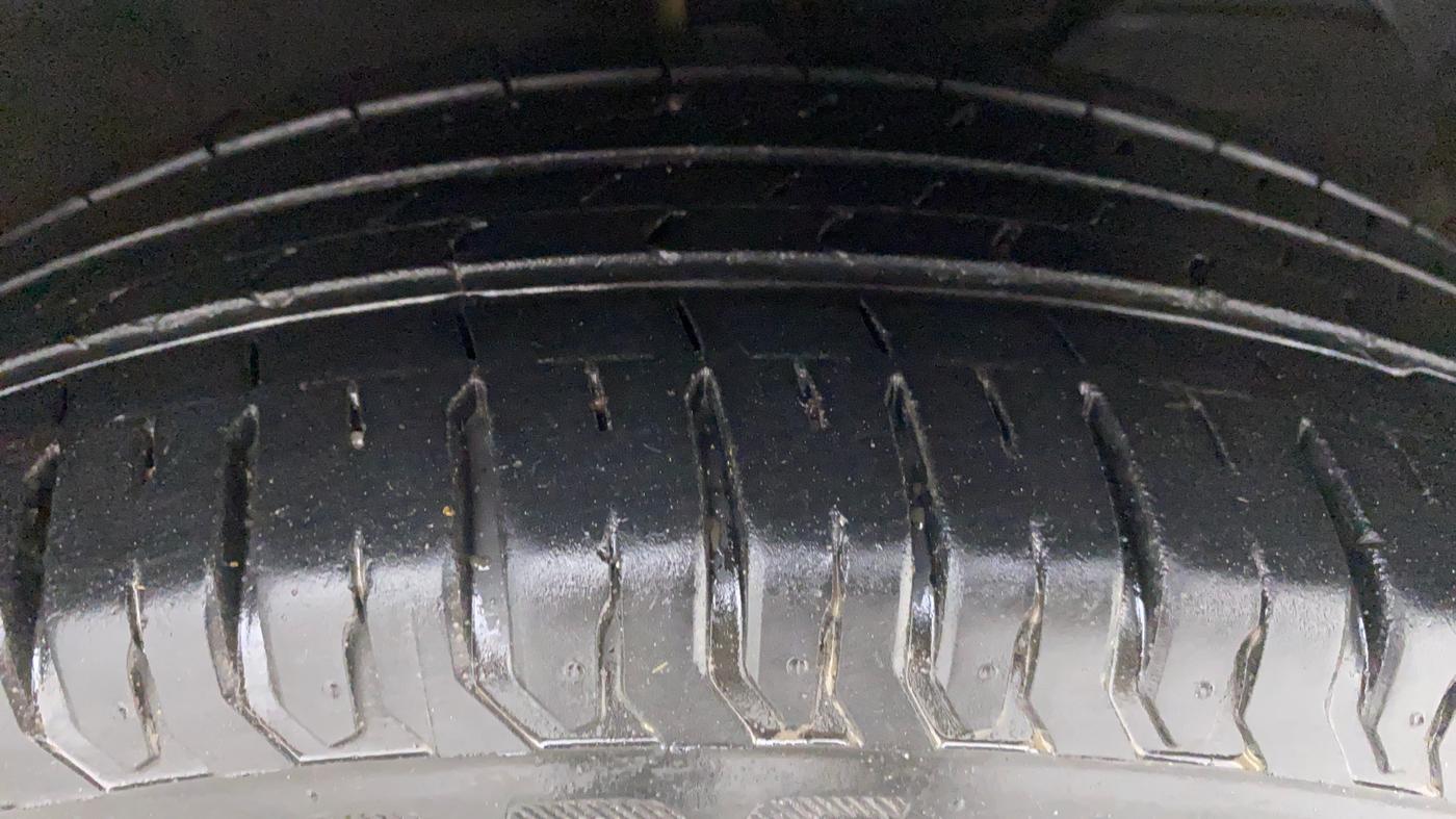 2019 Maruti Ertiga ZXI SHVS, Petrol, Manual, 22,086 km, Right Front Tyre Tread
