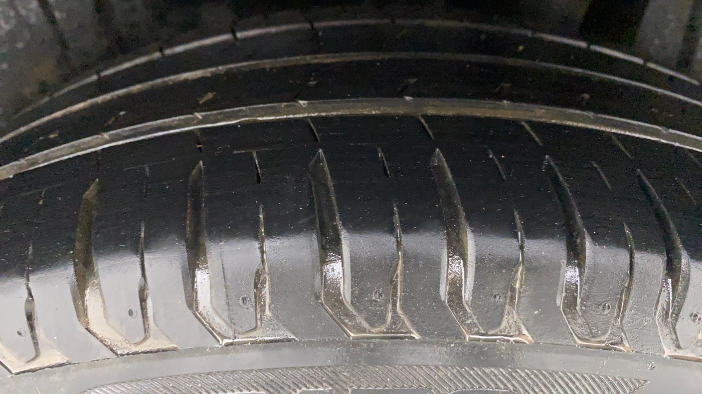 2019 Maruti Ertiga ZXI SHVS, Petrol, Manual, 22,086 km, Left Rear Tyre Tread