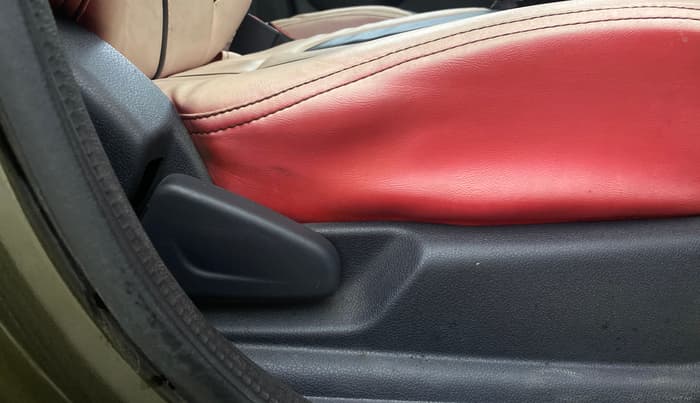 2016 Renault Kwid RXT 0.8, Petrol, Manual, 28,035 km, Driver Side Adjustment Panel