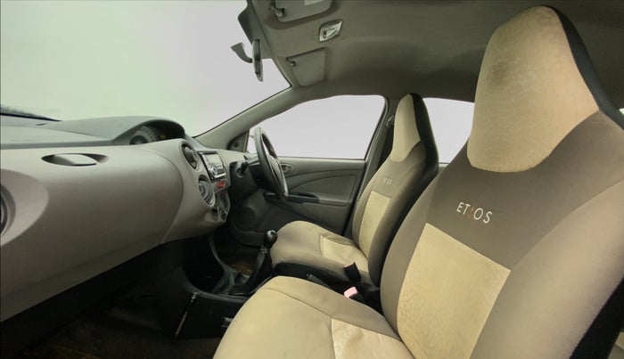 2011 Toyota Etios G, Petrol, Manual, 73,409 km, Right Side Front Door Cabin