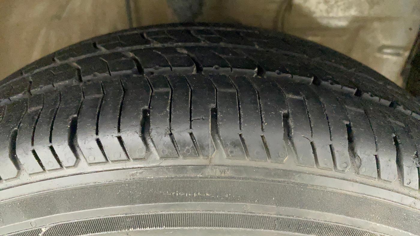 2011 Toyota Etios G, Petrol, Manual, 73,409 km, Right Front Tyre Tread
