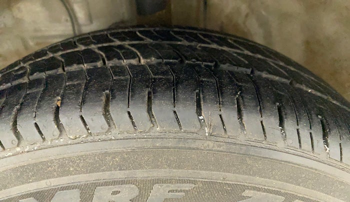 2011 Toyota Etios G, Petrol, Manual, 73,409 km, Left Front Tyre Tread