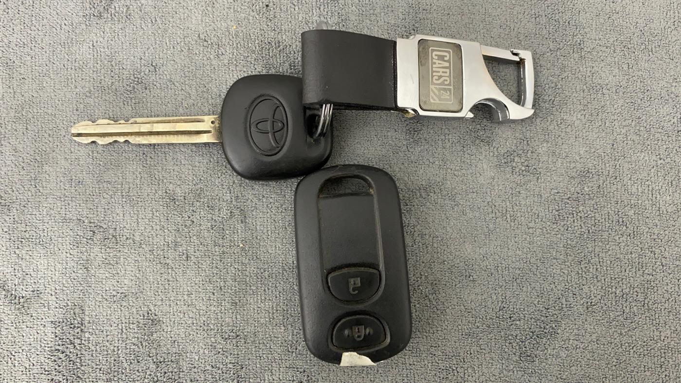 2011 Toyota Etios G, Petrol, Manual, 73,409 km, Key Close Up