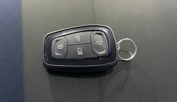 2020 Tata NEXON XZA PLUS (O) PETROL, Petrol, Automatic, 30,173 km, Key Close Up