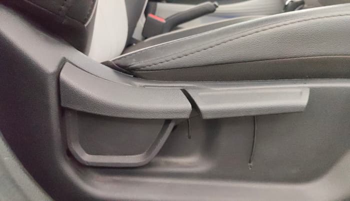 2025 Hyundai NEW I20 ASTA (O) 1.2 IVT, Petrol, Automatic, 3,891 km, Driver Side Adjustment Panel