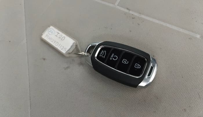 2025 Hyundai NEW I20 ASTA (O) 1.2 IVT, Petrol, Automatic, 3,891 km, Key Close Up